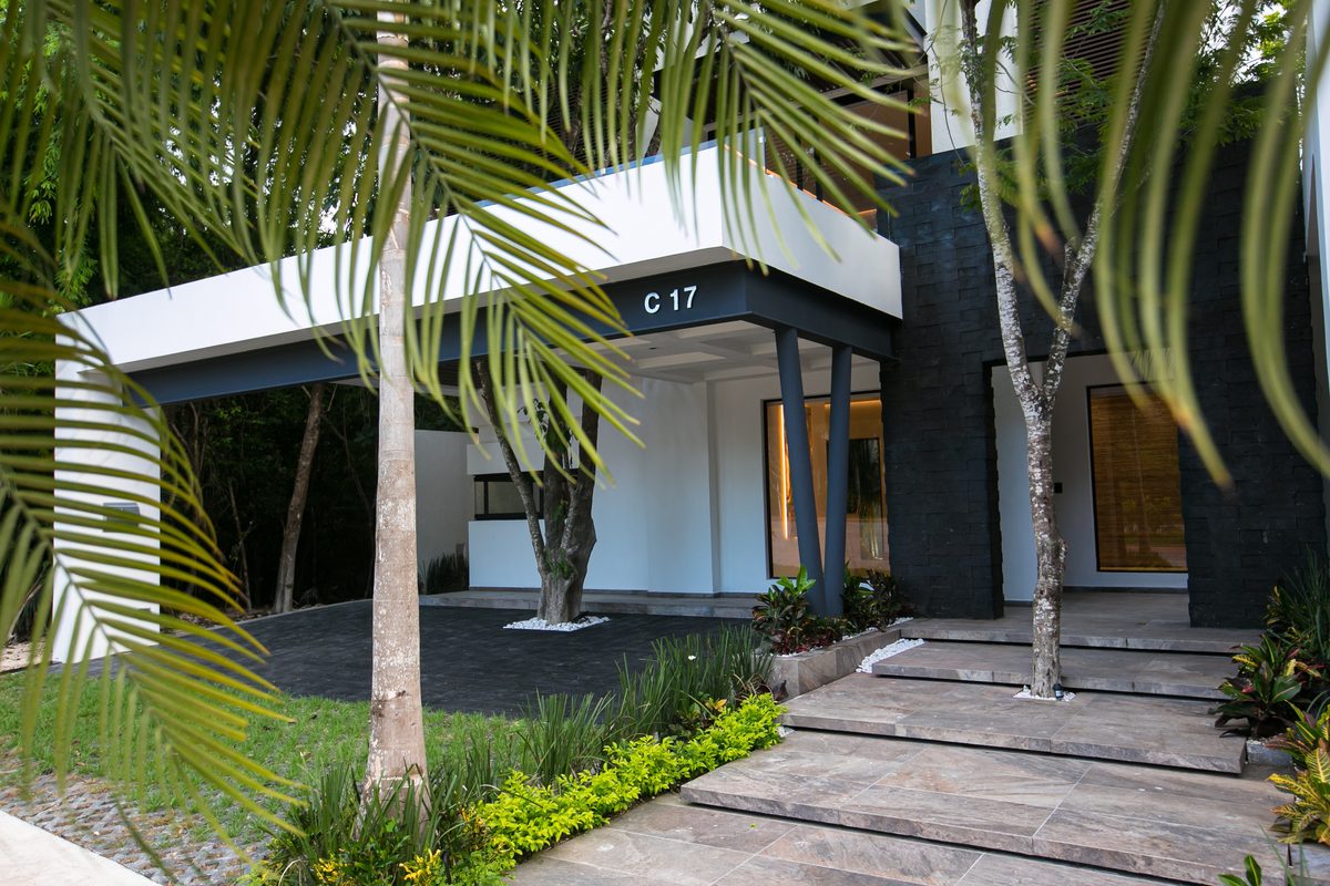 Cima 17 — fachada residencial en Residencial Cumbres, Cancún